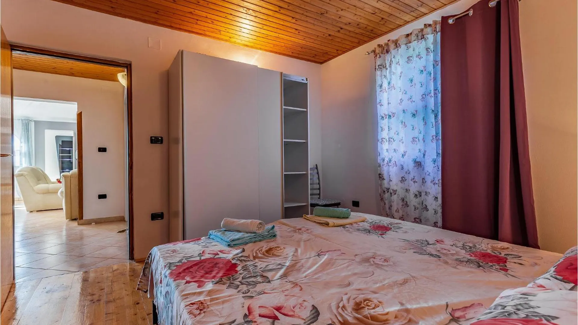 Lovely Home In Sisan With Kitchen 度假居