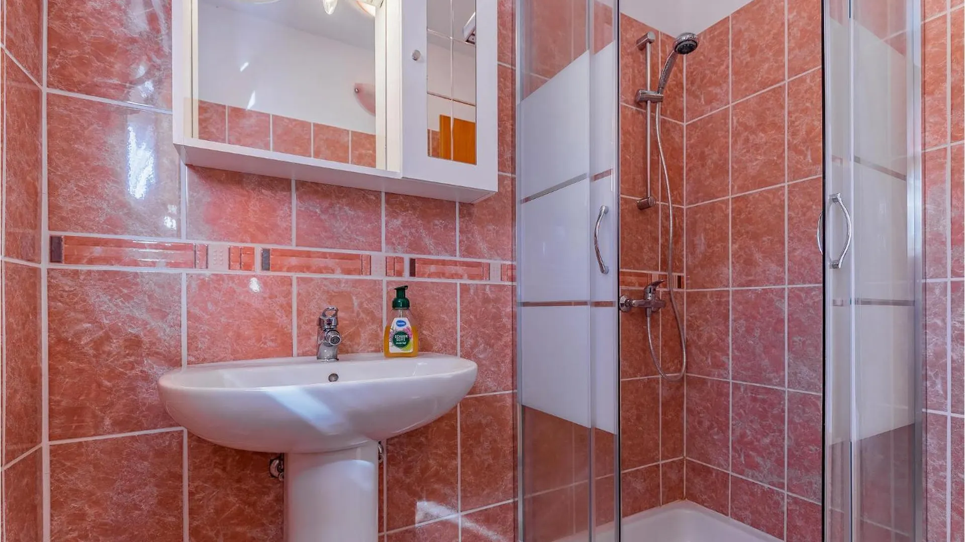 Lovely Home In Sisan With Kitchen