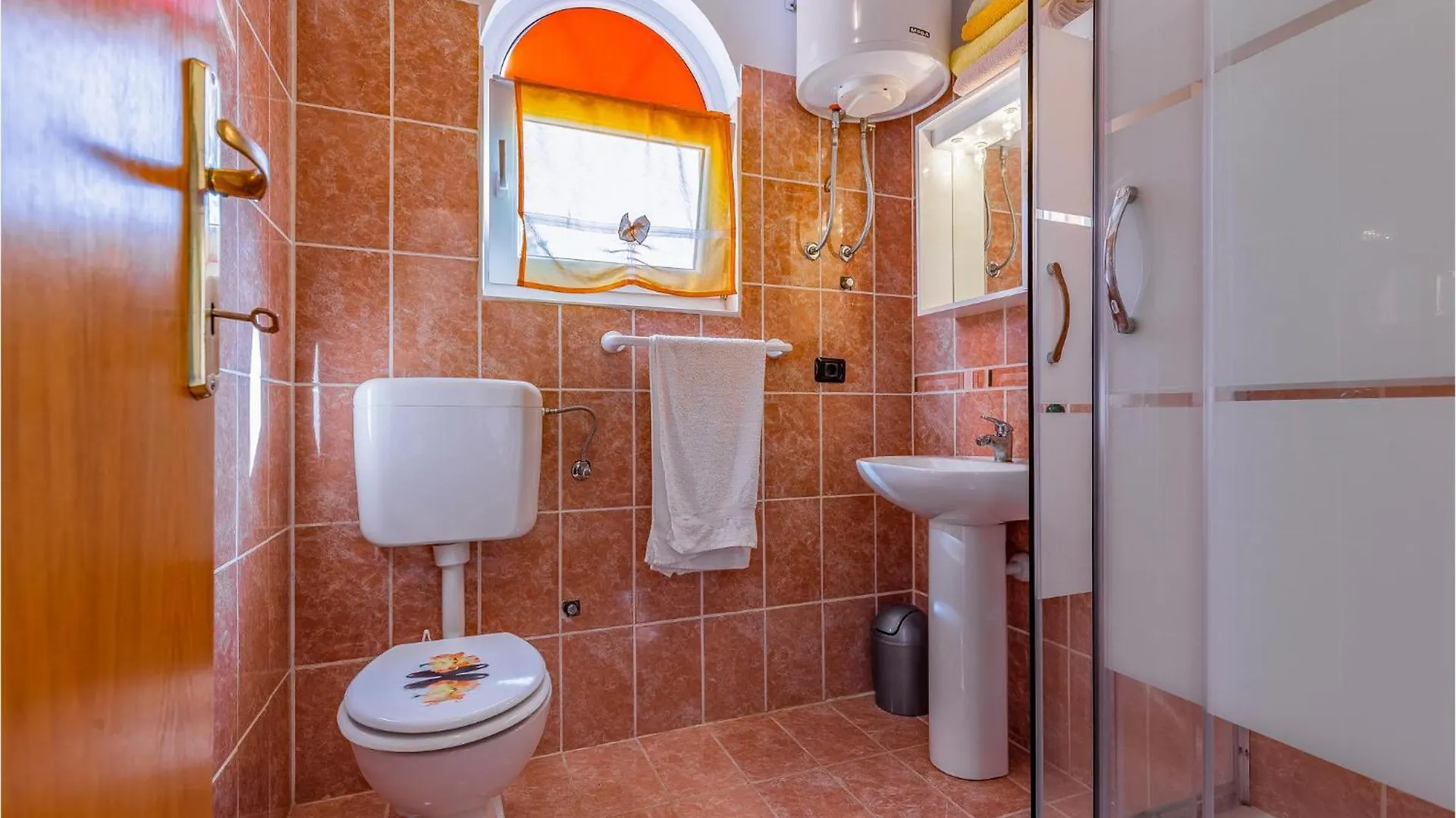 Lovely Home In Sisan With Kitchen