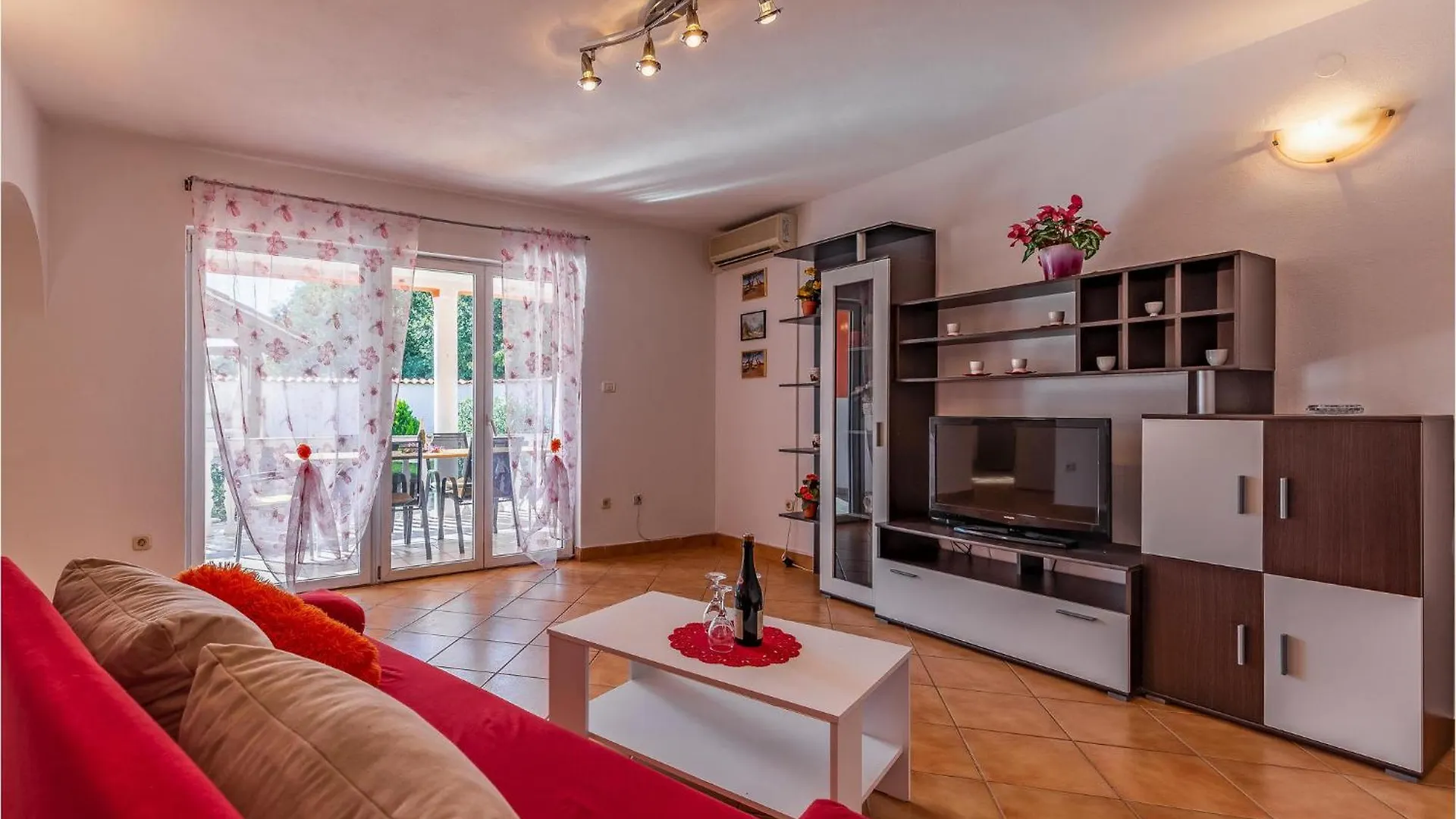 Lovely Home In Sisan With Kitchen