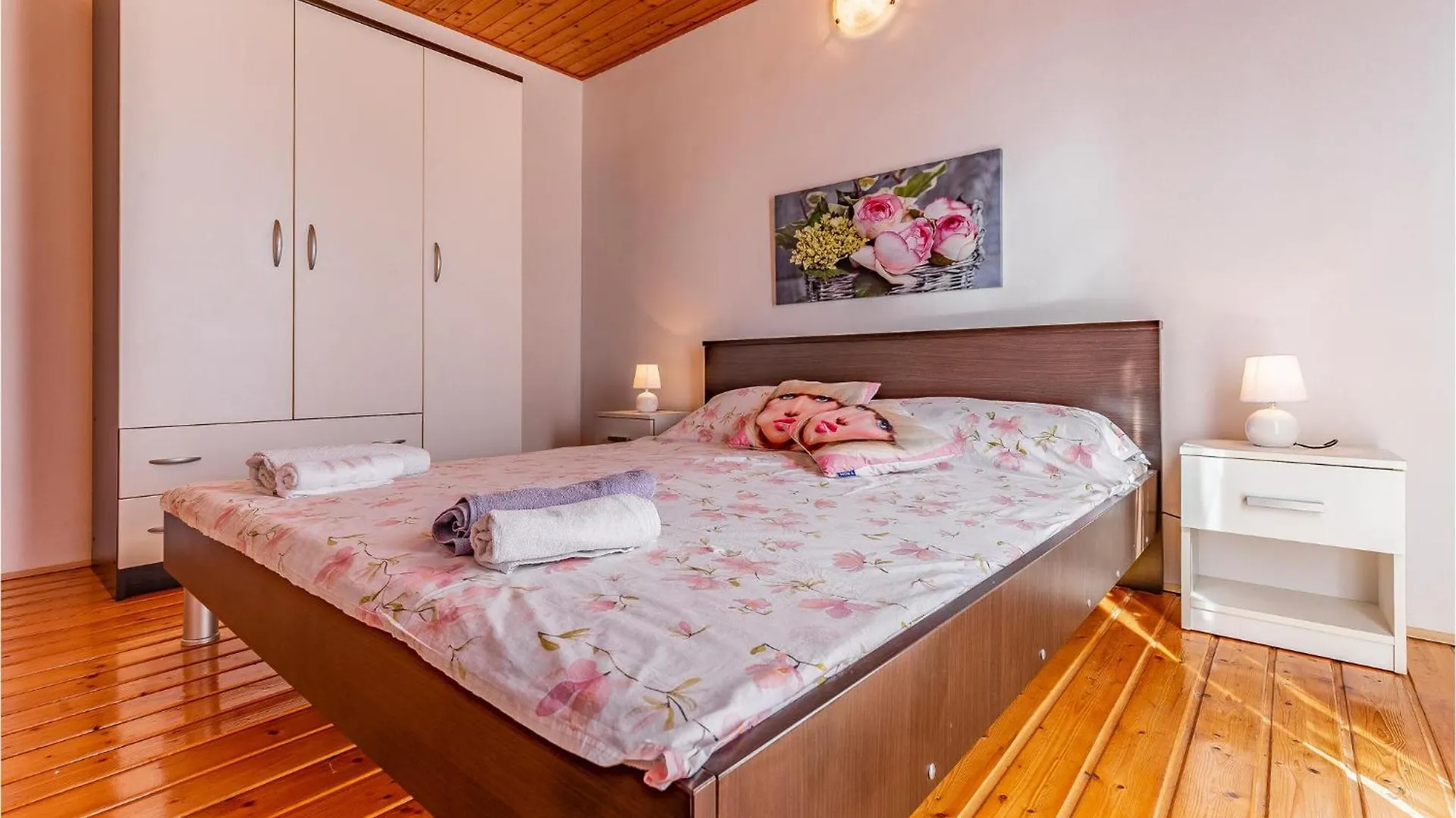 Lovely Home In Sisan With Kitchen 度假居