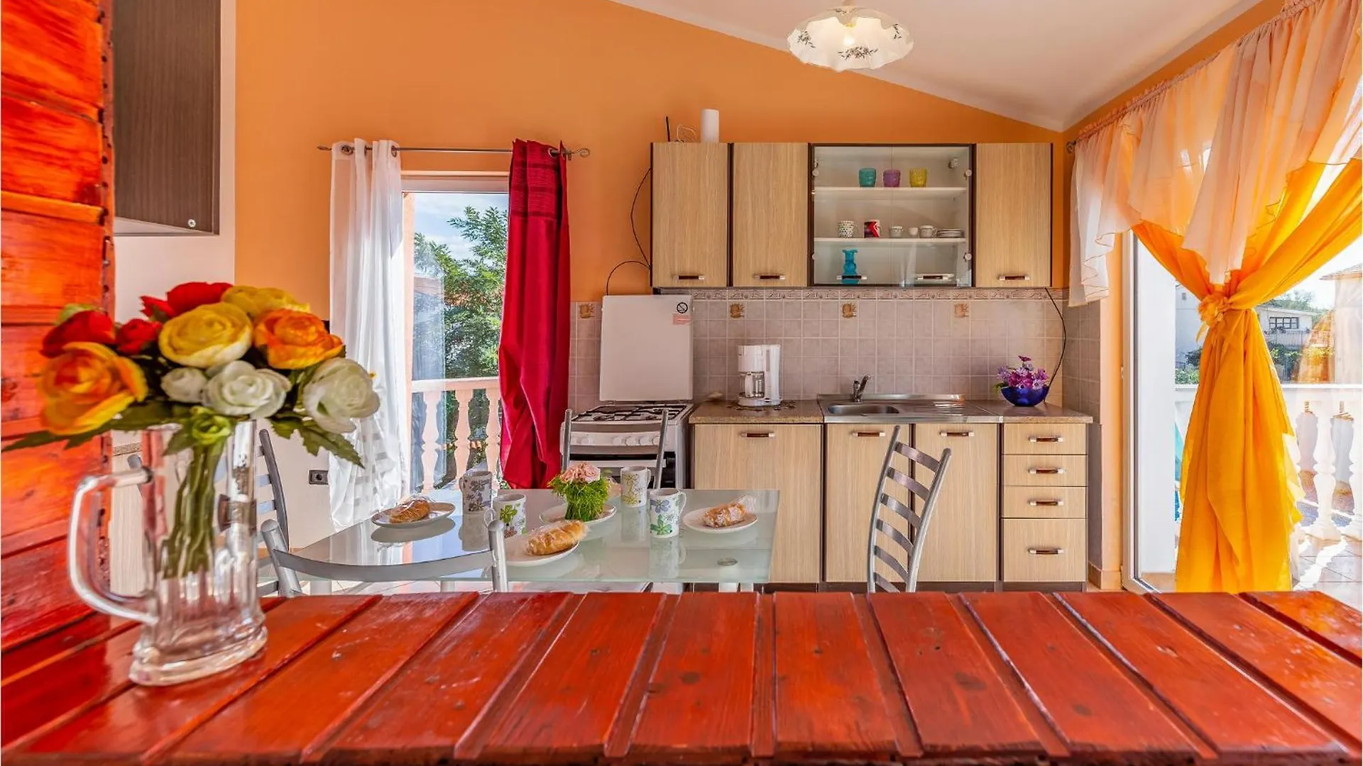 Lovely Home In Sisan With Kitchen 度假居